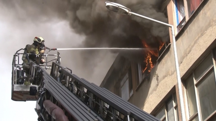 Bursa’da İş Hanında Korkutan Yangın