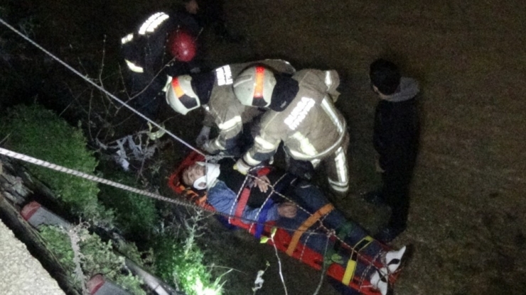 Bursa’da Otomobil Dereye Uçtu: 3 Yaralı