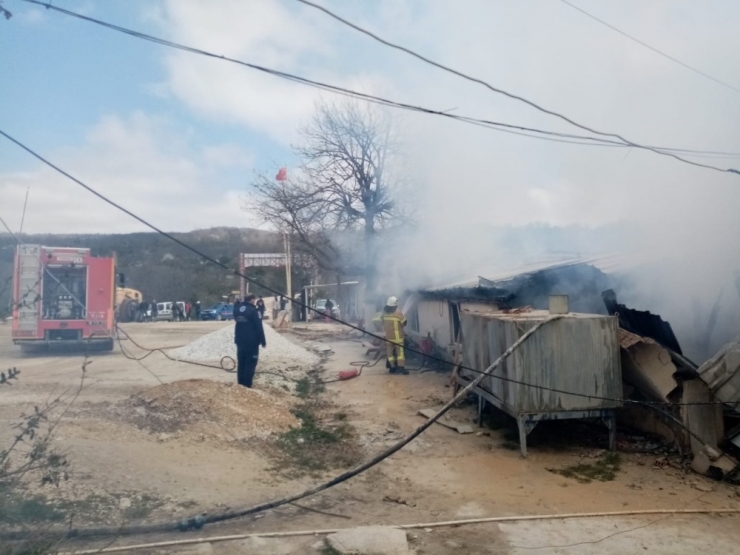 Mustafakemalpaşa’da Mermer Ocağında Yangın Çıktı