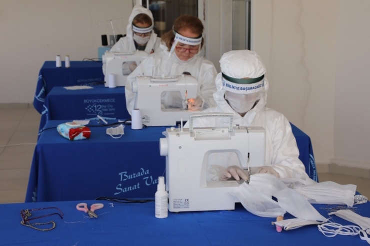 Belediye Personelinden Sağlık Çalışanları İçin Yüz Korumalı Siperlikli Maske