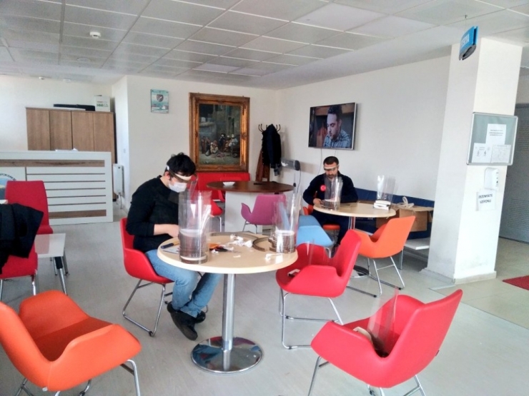 Aziziye Gençlik Merkezi’nden Polise Siperli Maske