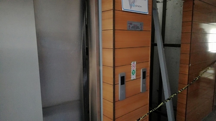 Esenyurt’ta Patlamanın Meydana Geldiği Daire, Harabeye Döndü