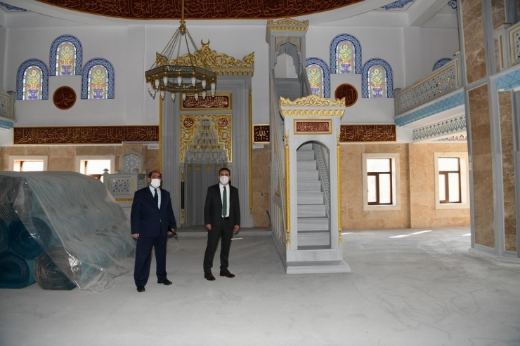 Vali Abıyık, Ulu Camii İnşaatında İncelemede Bulundu