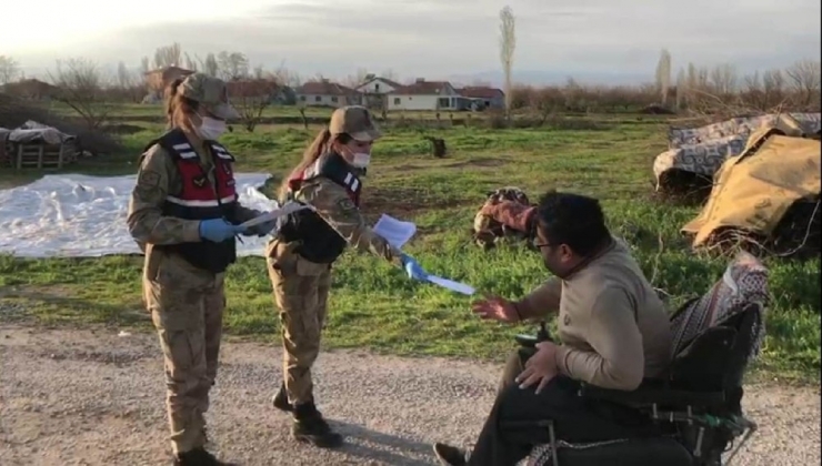 Jandarma Sosyal Yardım Ödemelerini Evlerde Teslim Ediyor