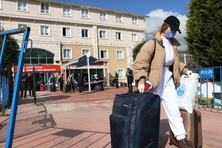 Karantina Süreleri Biten 211 Öğrenci Daha Sakarya’dan Evlerine Uğurlandı