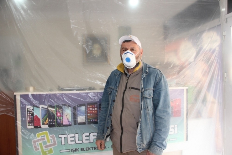 Telefon Tamircisinden Korona Virüse Karşı Sıra Dışı Önlem