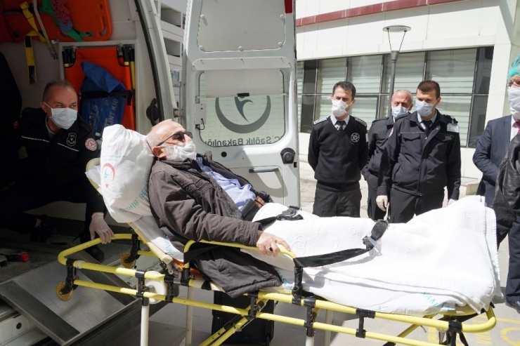 Kastamonu’nun İlk Pozitif Vakası Alkışlarla Taburcu Edildi