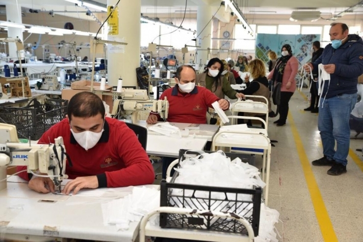 Gönüllü Engelliler Günde 4 Bin Maske Üretiyor
