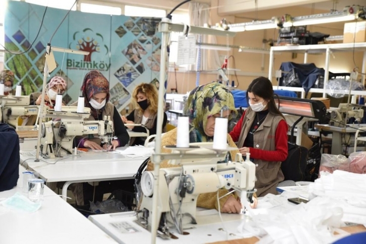 Gönüllü Engelliler Günde 4 Bin Maske Üretiyor