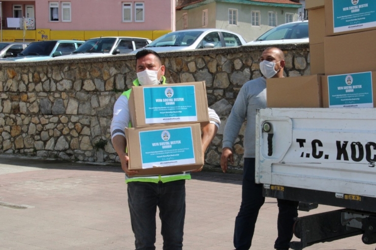 Koçarlı Belediyesi’nden 200 Aileye Gıda Ve Hijyen Malzemesi Desteği