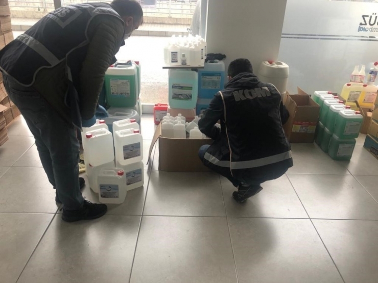 Ordu’da Kaçak Üretilen El Dezenfektanı Ve 130 Bin Maske Ele Geçirildi
