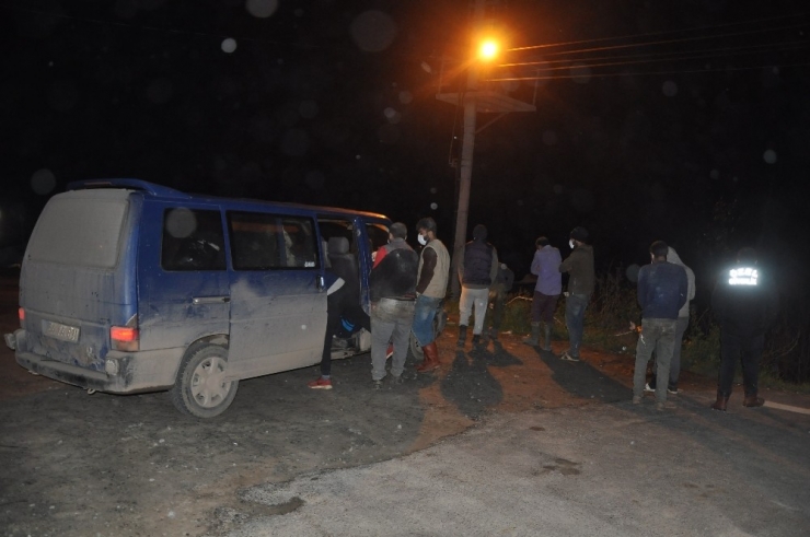 Sakarya’da Bütün Önlemleri Hiçe Sayarak Panelvan Araca 13 Kişi Bindiler