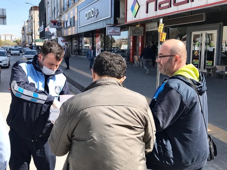 Sincan Belediyesi Vatandaşlara Maske Dağıtıyor