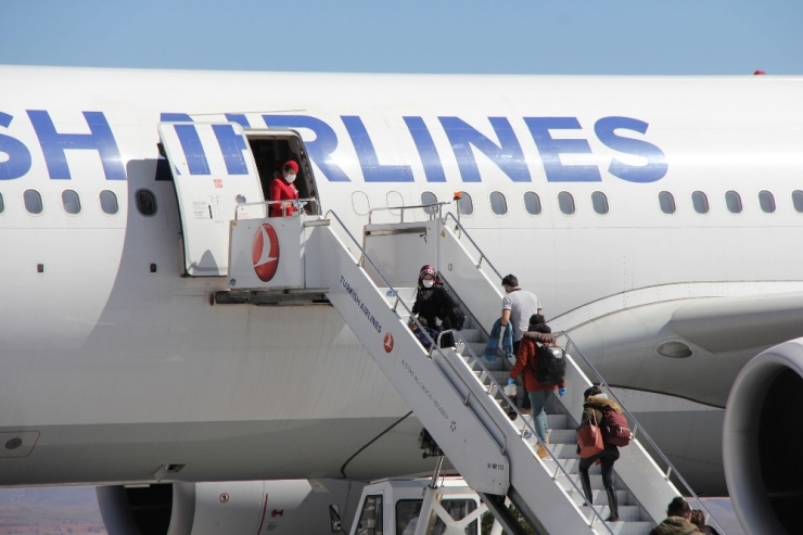 Onlar İçin Özel İzinle Uçak Kaldırıldı