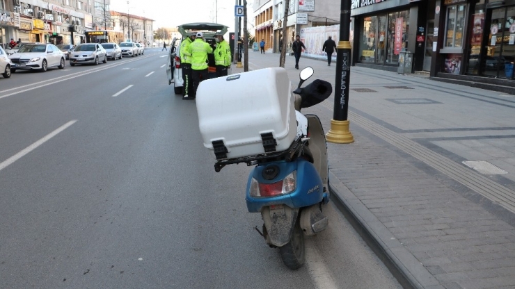 Sokağa Çıkan Gence Çifte Ceza