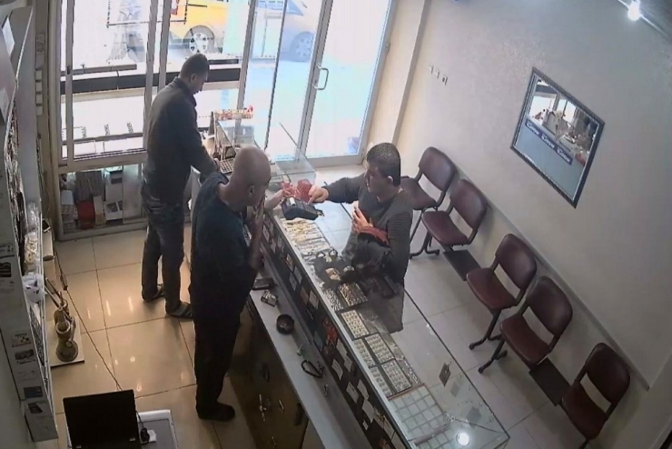 Yaşlıları Dolandırıp Altın Yatırımı Yapan Zanlı Yakalandı