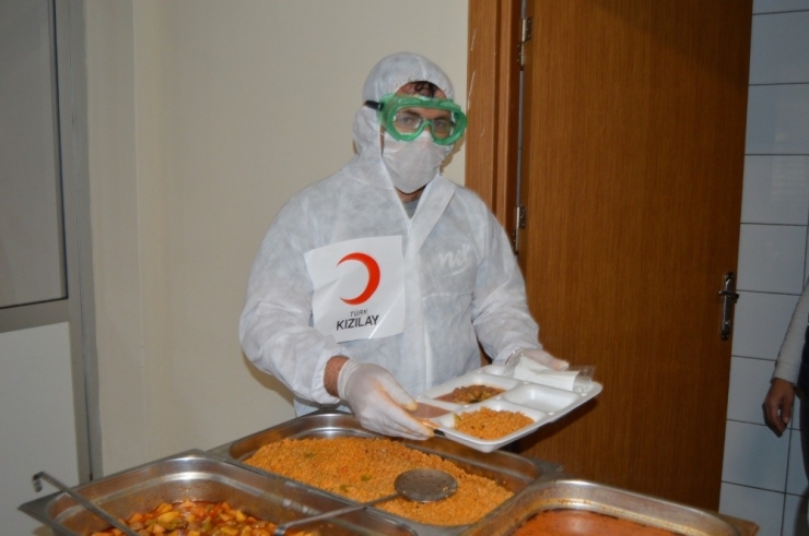 Afyonkarahisar’da Karantina Altındaki 511 Vatandaşın Yemekleri Kızılay’dan