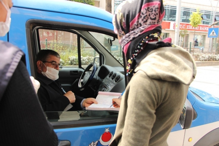 Sosyal Mesafeyi Hiçe Sayıp Saç Başa Kavga Eden Dilenciler Bugün Dilenirken Yine Polise Yakalandı