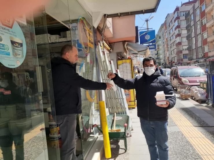 Büyükşehir’den Bandırma’da Maske Dağıtımı