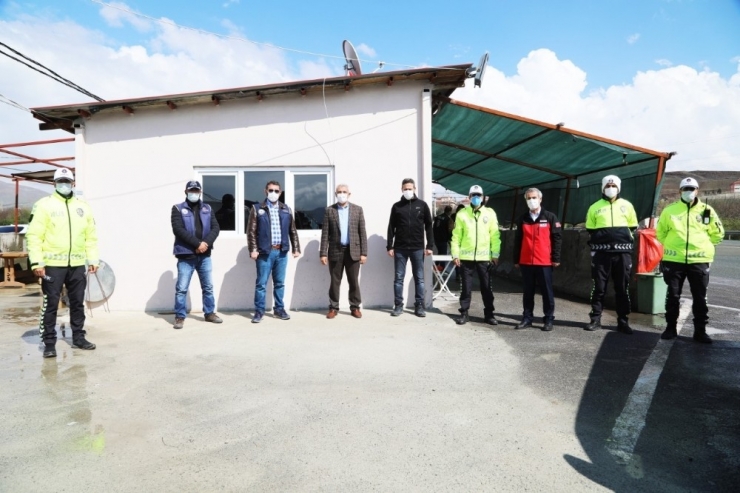 Başkan Güder’den Polis Güvenlik Noktasına Ziyaret