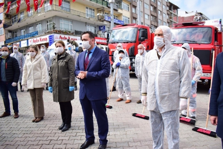 Dezenfekte Tünelleri Kuruldu Ve Sokaklar Yıkandı