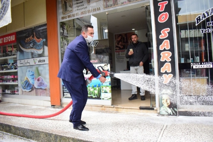 Dezenfekte Tünelleri Kuruldu Ve Sokaklar Yıkandı