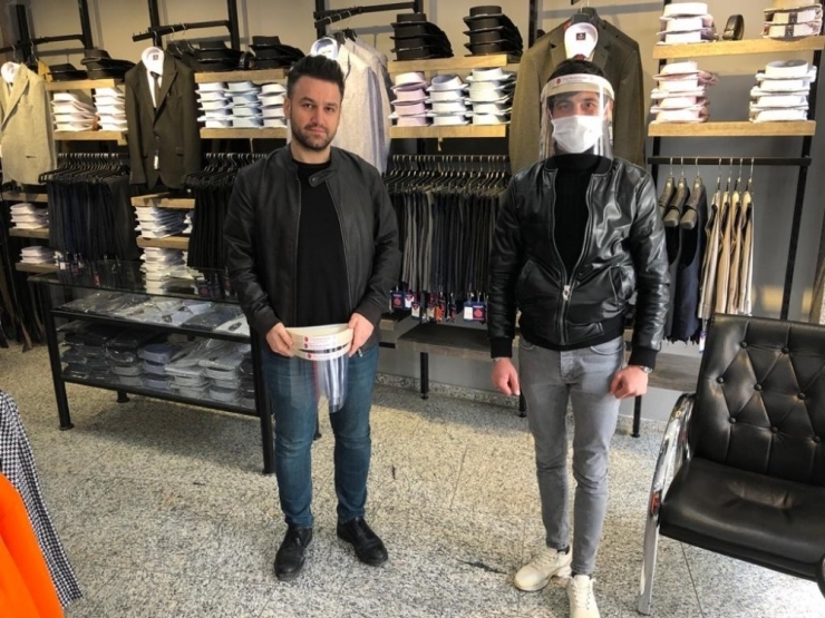 Bilecik Esnafına Yüz Koruyucu Siperlik Maske Dağıtıldı