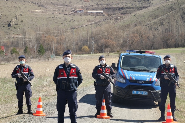 Çankırı’da Karantinaya Alınan Yeşilöz Köyüne Giriş Ve Çıkış Yok