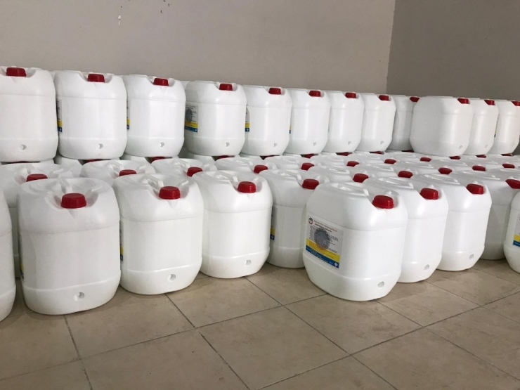 Fabrika Gibi Okul Dezenfektan Üretimini Sürdürüyor