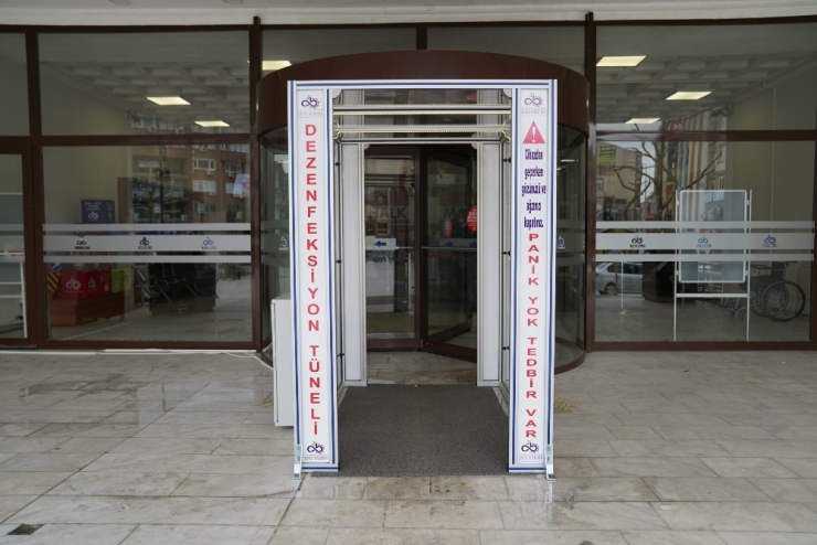 Çorlu’da Belediye Girişine Dezenfeksiyon Tüneli Kuruldu