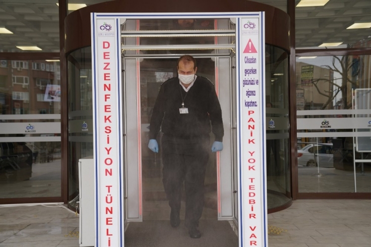 Çorlu’da Belediye Girişine Dezenfeksiyon Tüneli Kuruldu