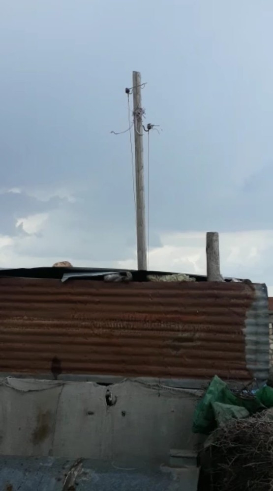 Yıldırımın Düştüğü Evde Hasar Oluştu