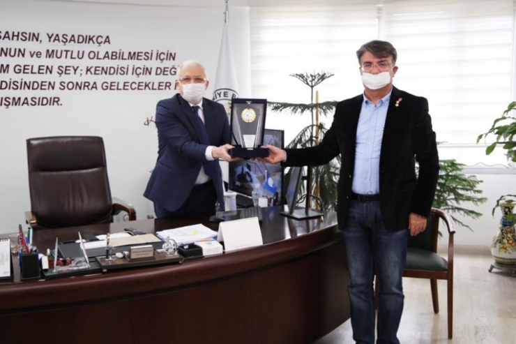 Burhaniye’de Güreş Ağası Çelik 150 Bin Lira Bağışladı