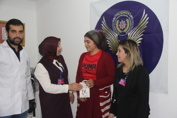 İşitme Engelli Genç Kadının ’Duyma’ Sevinci