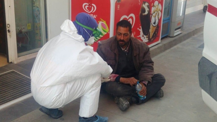 Engelli Vatandaşa 112 Acil Yardım Ekibi Şefkati