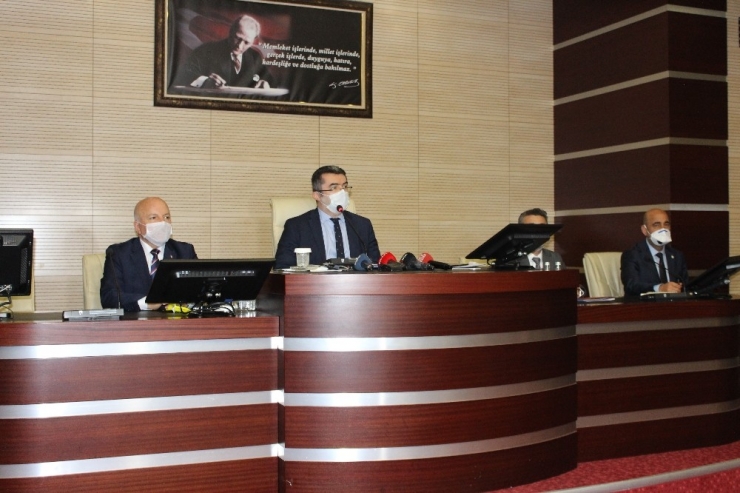 Vali Memiş: “Erzurum’da 2 Hastamızı Kaybettik 60’ın Üzerinde Taburcumuz Var”