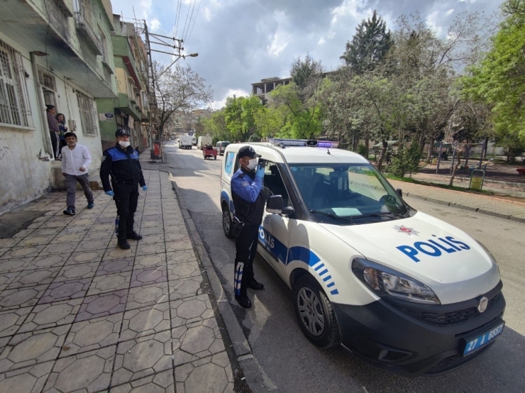 Polisten Vatandaşa Klipli ’Evde Kal’ Çağrısı