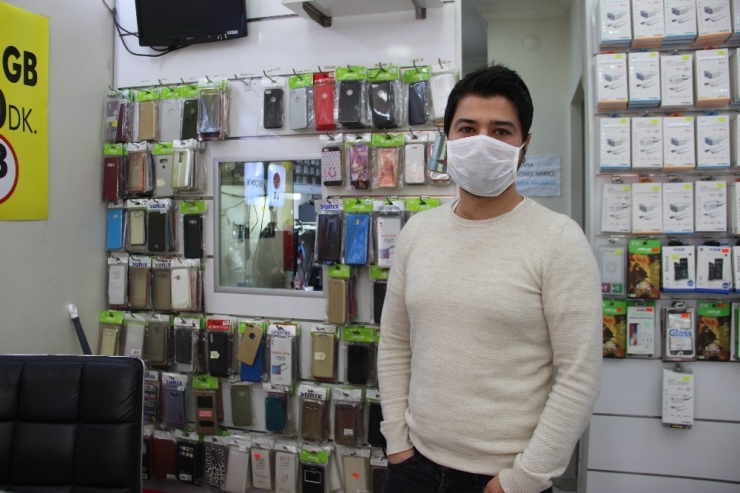 Sokağa Çıkması Yasak Olan Çocuk Hırsızlık Yaparken Kameralara Yakalandı