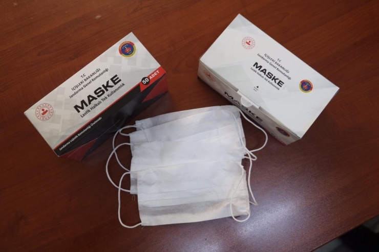 Jandarmadan Cerrahi Maske Dağıtımı