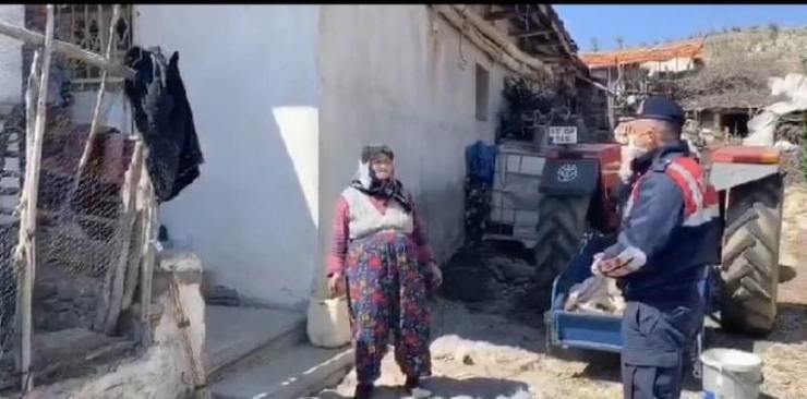 Yaşlı Çiftin Soba Borularını Jandarma Temizledi