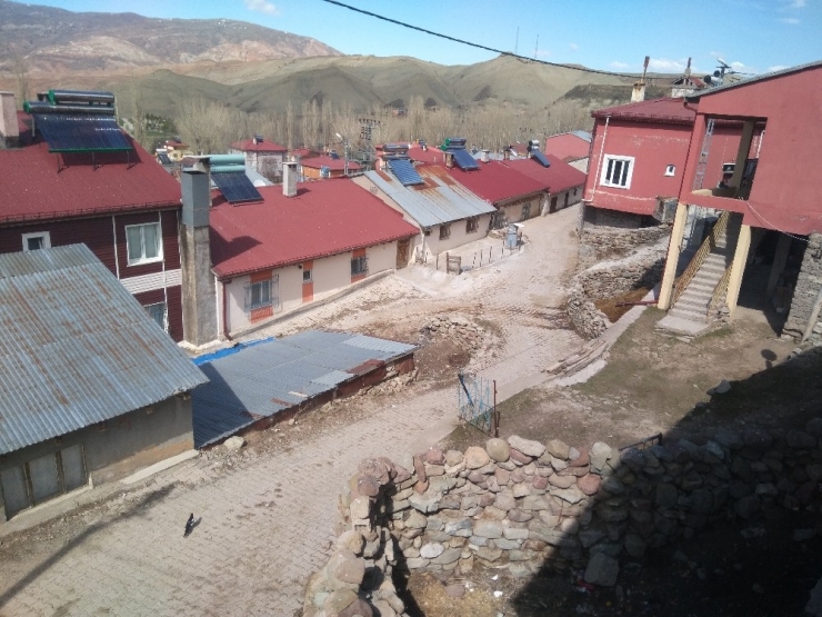 Karantina Altındaki Köy Sessizliğe Büründü