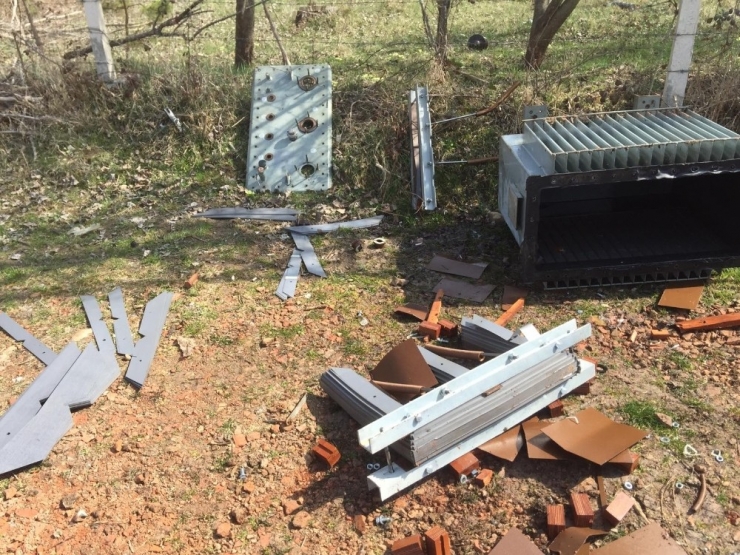 Hem Halka Hizmet Ediyorlar Hem De Suçlularla Mücadele Ediyorlar