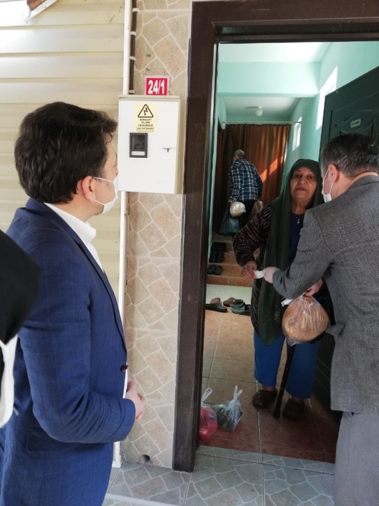 Yaşlı Kadın Biz Bize Yeteriz Kampanyasına Katıldı