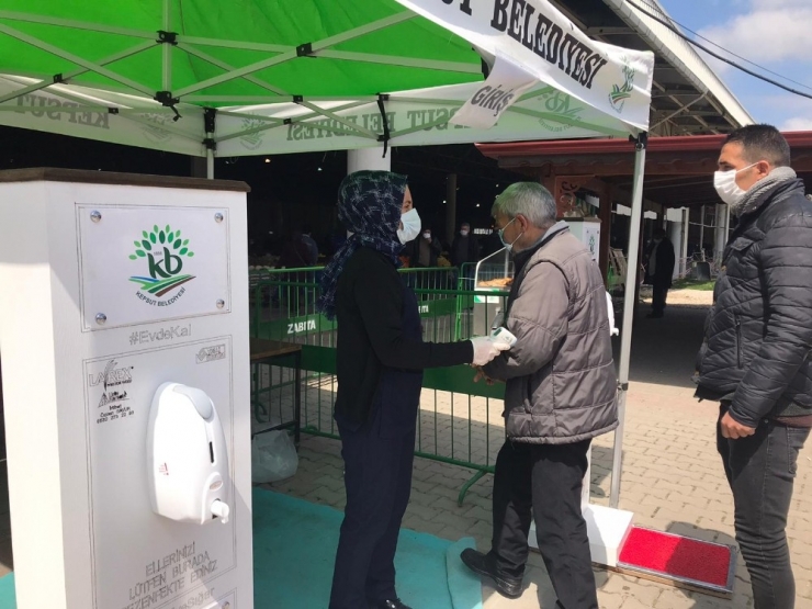 Kepsut’ta Pazar Yerlerinde Sağlık Önlemleri Alındı