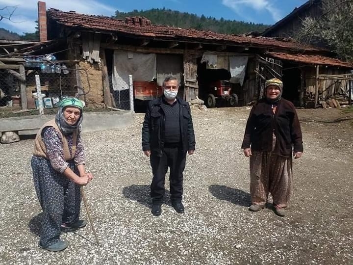 Köylülerin Yardımına Köy Muhtarı Ve Cami İmam Hatibi Koşuyor