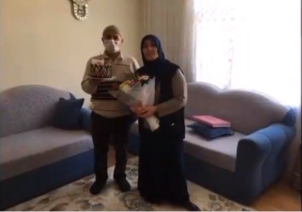 Muhterem Amca, Eşinin Doğum Gününü Vefa Grubunun Desteğiyle Kutladı