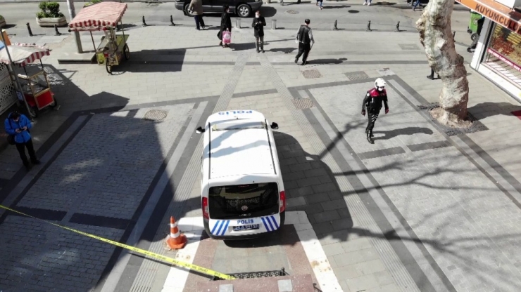 Korona Tedbirleri Kapsamında Şerit Çekilerek Kapatılan Pendik Meydanı Havadan Görüntülendi