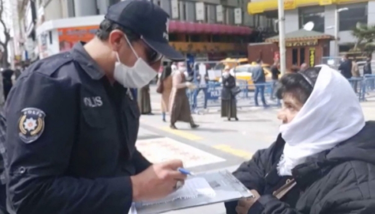 Polis Ekipleri Vatandaşların Yardımına Koşuyor