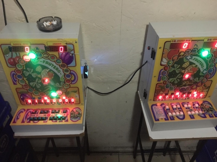 Polisten Kumar Oynatılan Tekel Bayisine Baskın