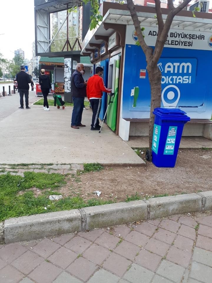 Maske Ve Eldivenler İçin Özel Atık Kutuları Yerleştirildi